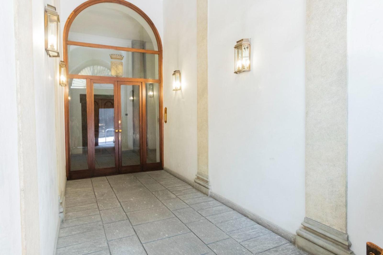 Duomo Charme Apartment Milão Exterior foto